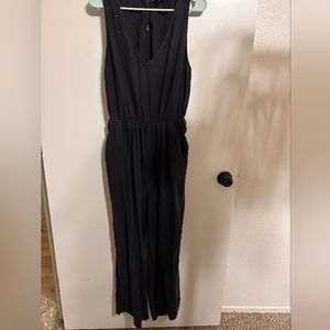 Key hole cutout black jumpsuit